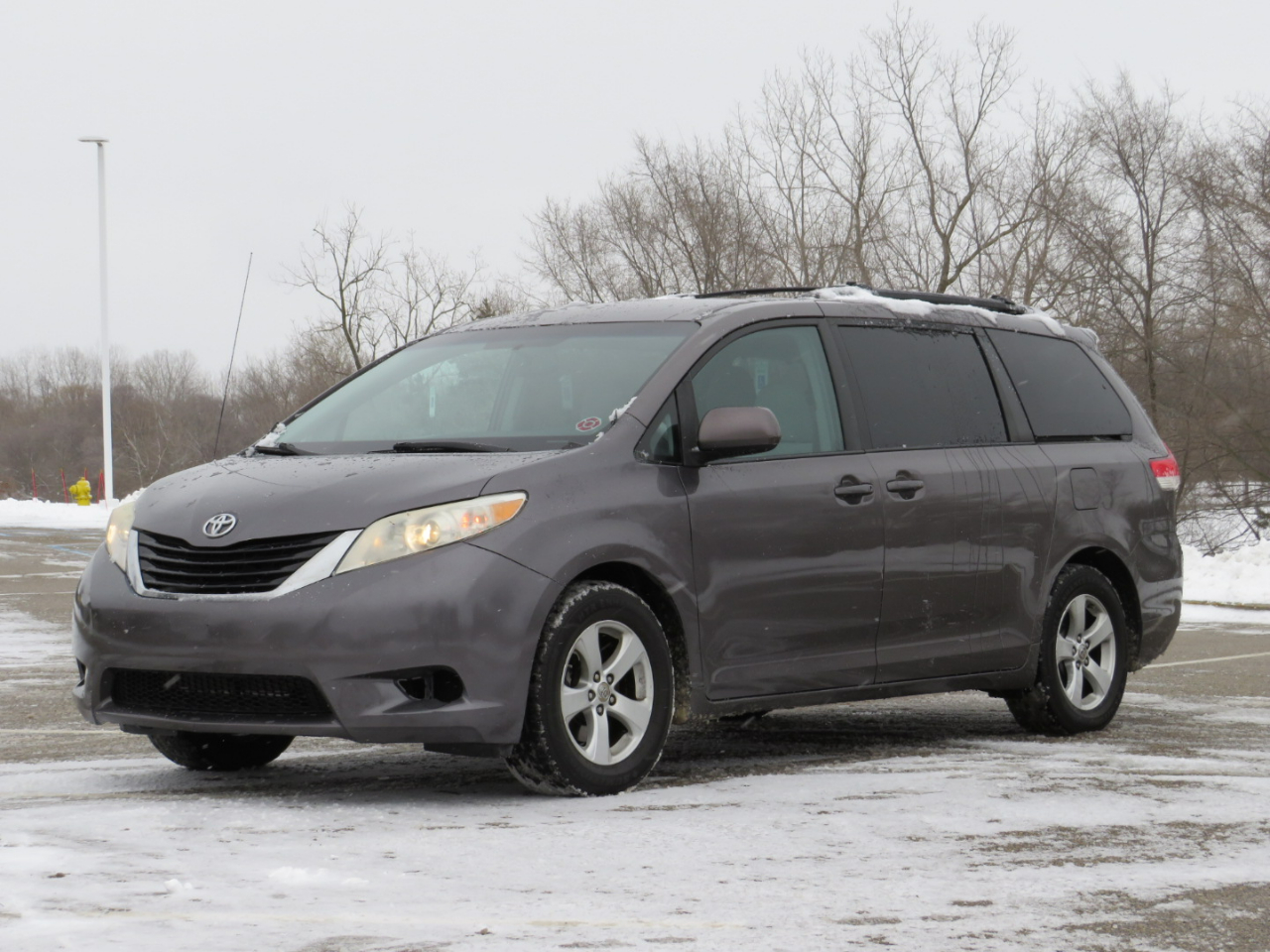 Toyota Sienna LE FWD 8-Passenger V6 2013