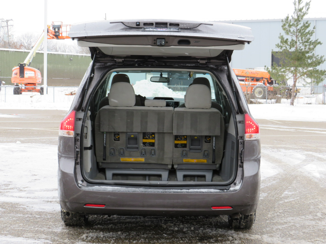 Toyota Sienna LE FWD 8-Passenger V6 2013