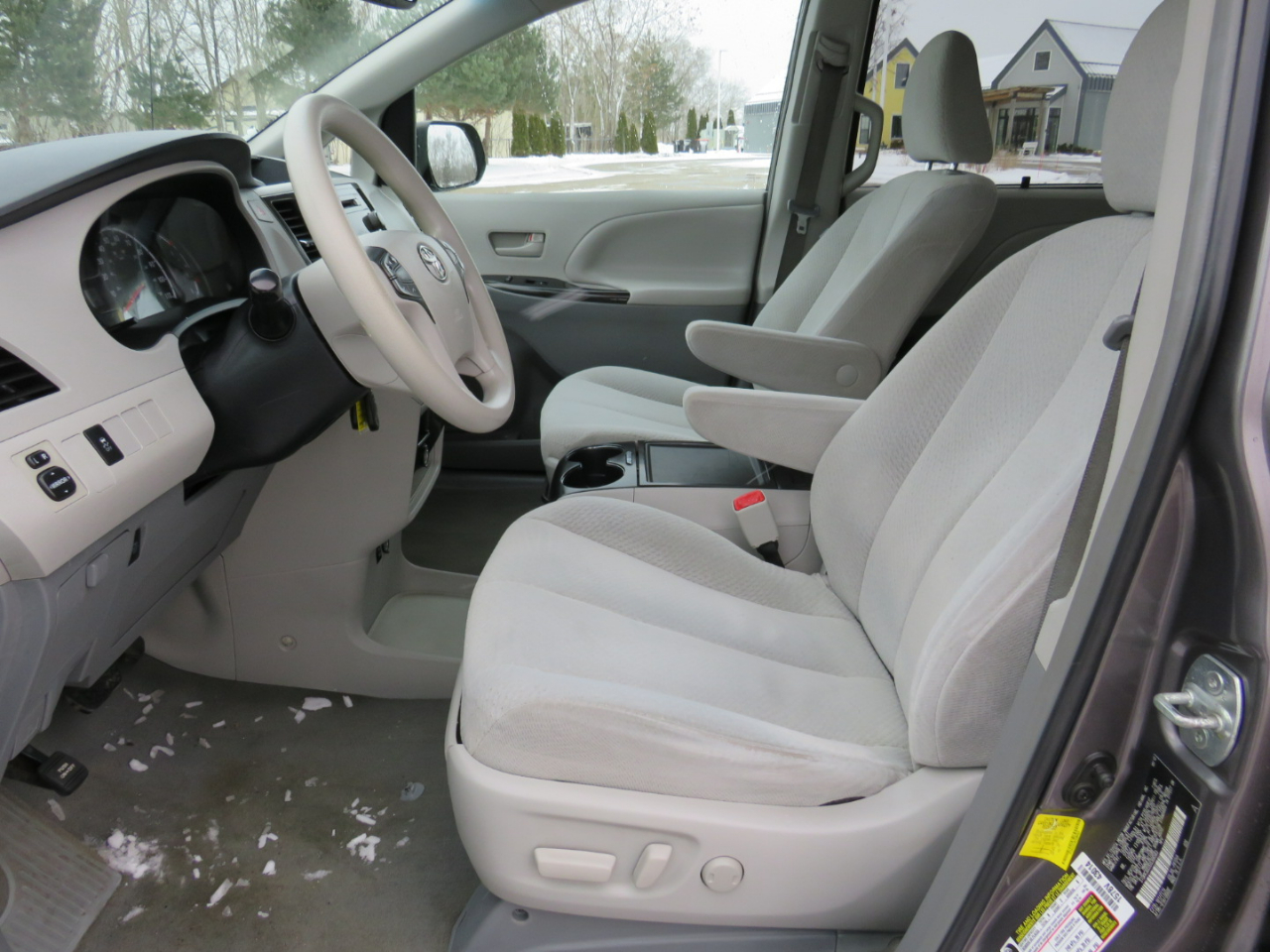 Toyota Sienna LE FWD 8-Passenger V6 2013