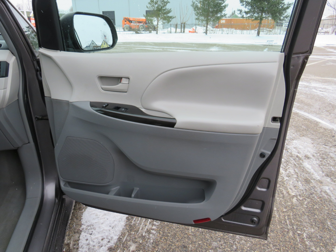 Toyota Sienna LE FWD 8-Passenger V6 2013