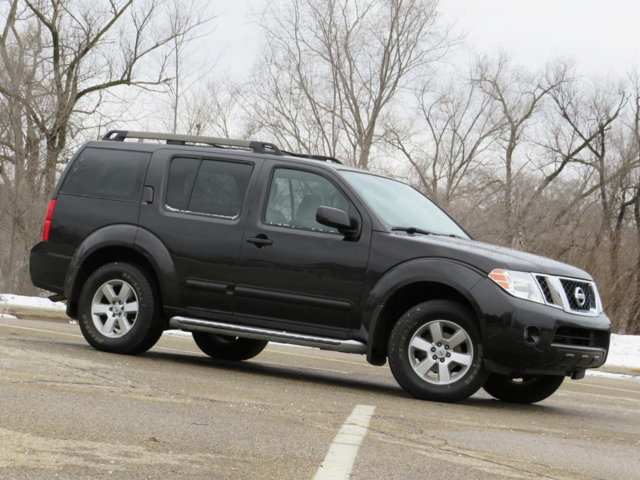 Nissan Pathfinder LE 4WD 2012