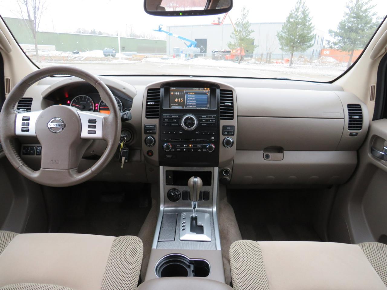 Nissan Pathfinder LE 4WD 2012