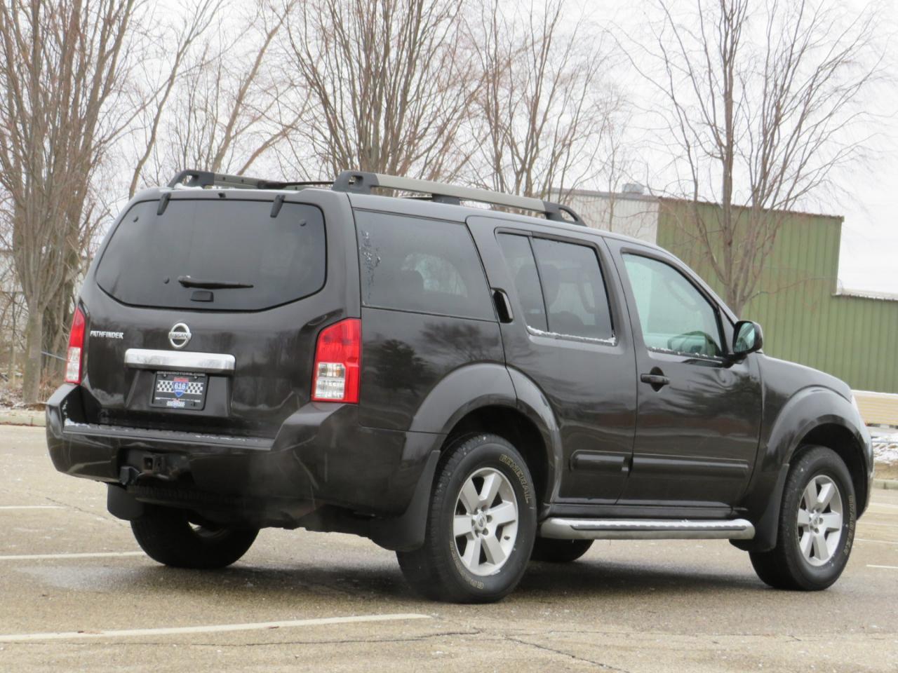 Nissan Pathfinder LE 4WD 2012