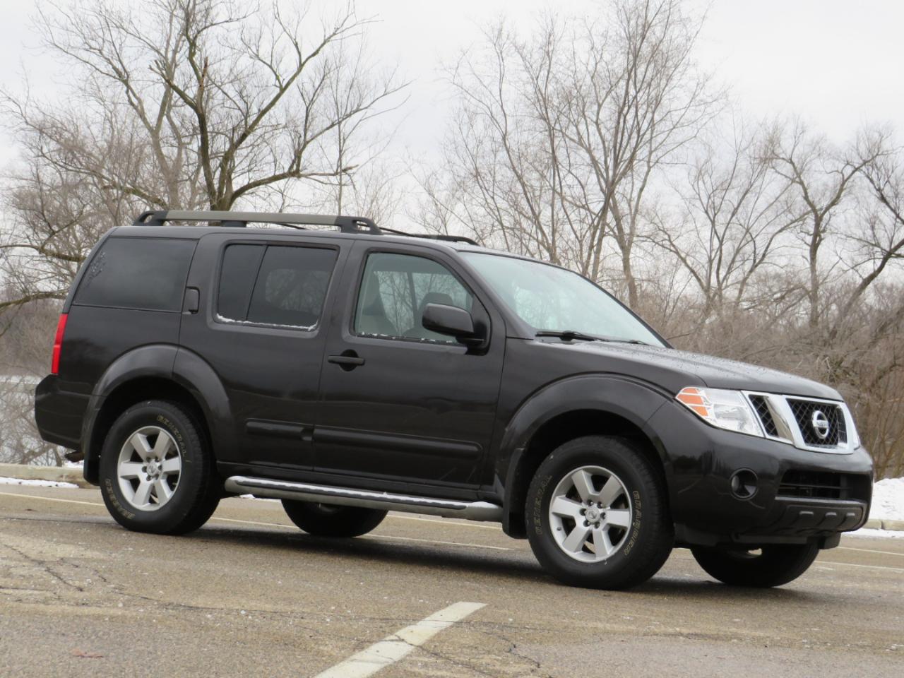 Nissan Pathfinder LE 4WD 2012