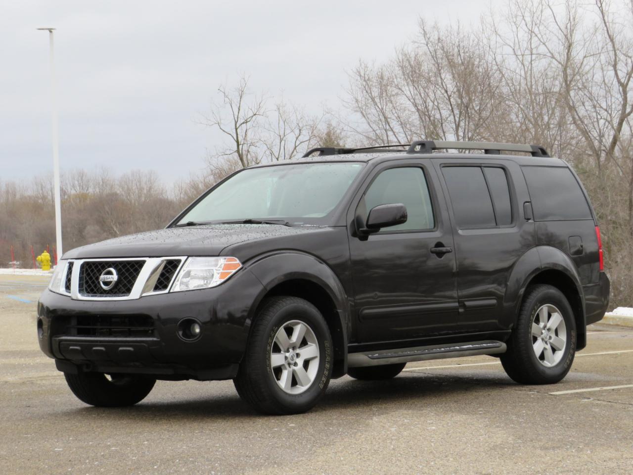 Nissan Pathfinder LE 4WD 2012