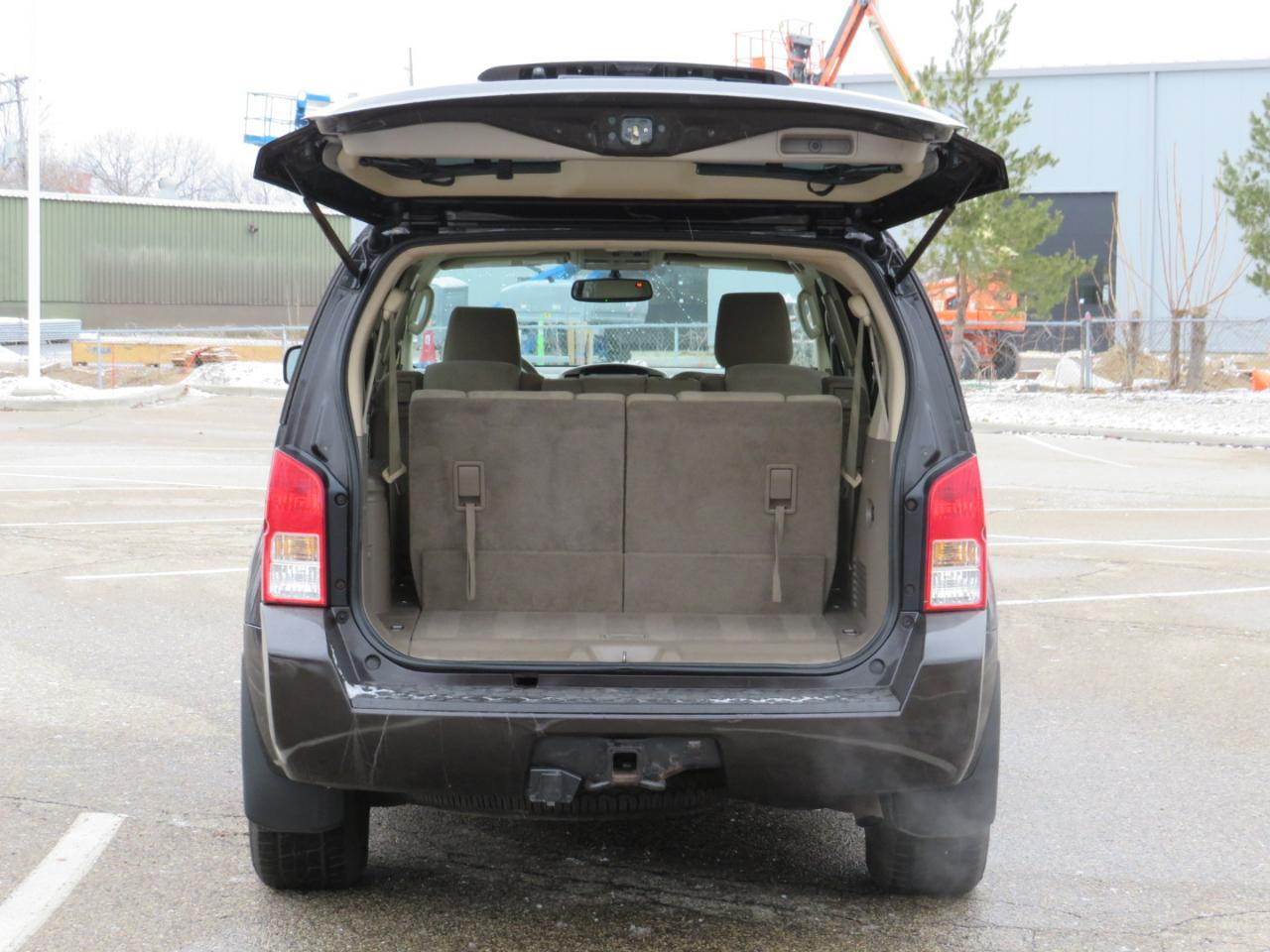 Nissan Pathfinder LE 4WD 2012