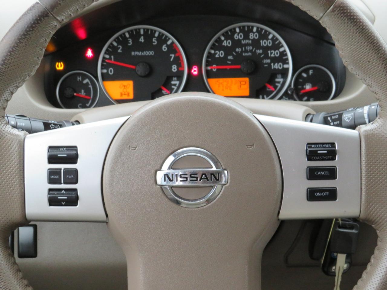 Nissan Pathfinder LE 4WD 2012