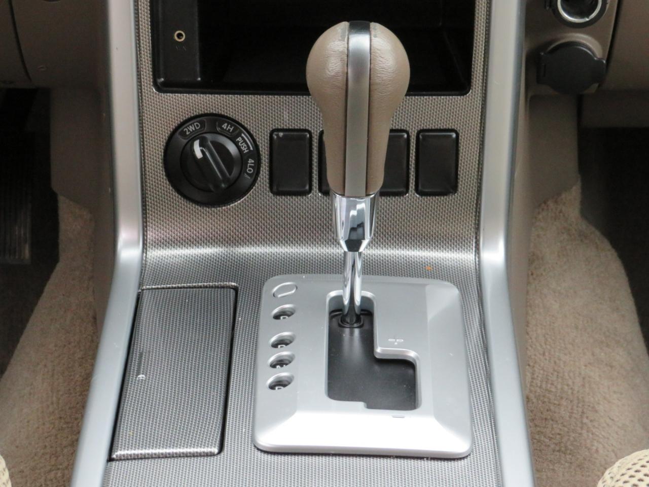 Nissan Pathfinder LE 4WD 2012