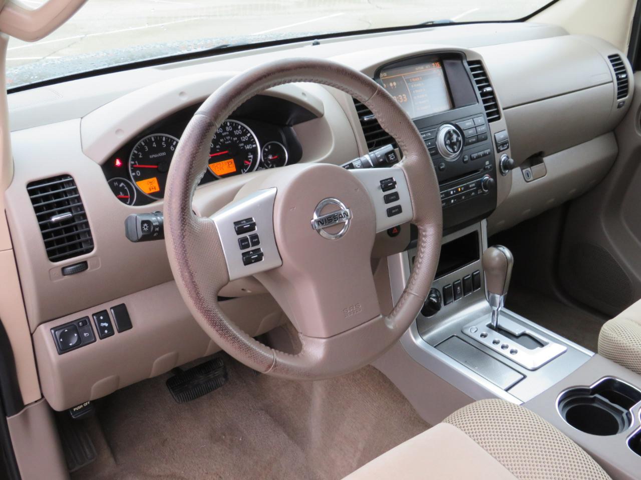 Nissan Pathfinder LE 4WD 2012