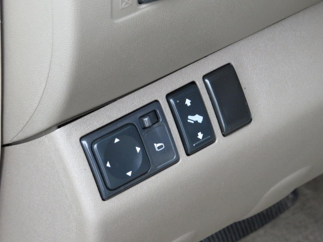 Nissan Pathfinder LE 4WD 2012