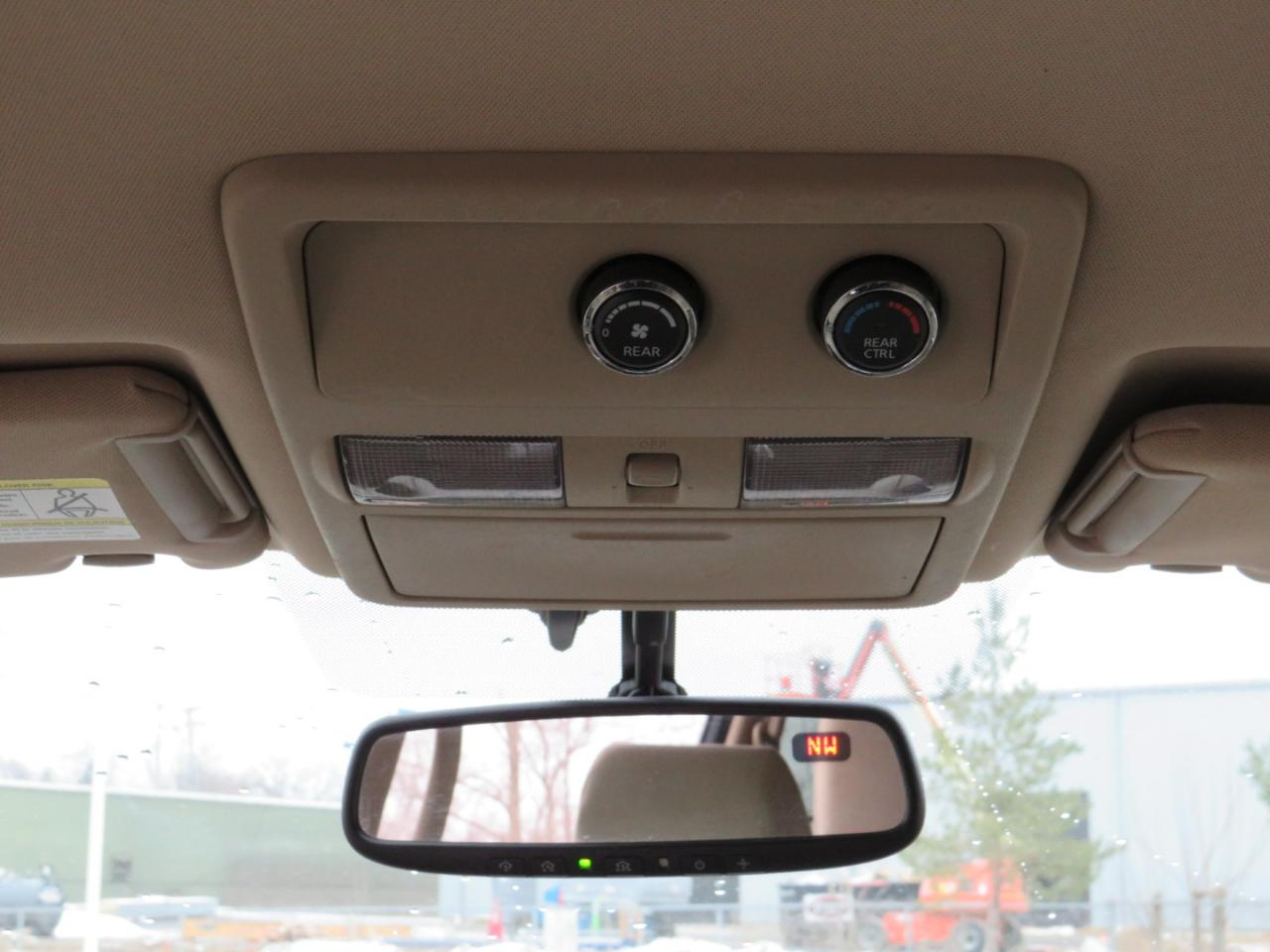 Nissan Pathfinder LE 4WD 2012