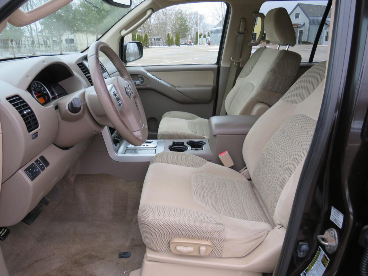 Nissan Pathfinder LE 4WD 2012