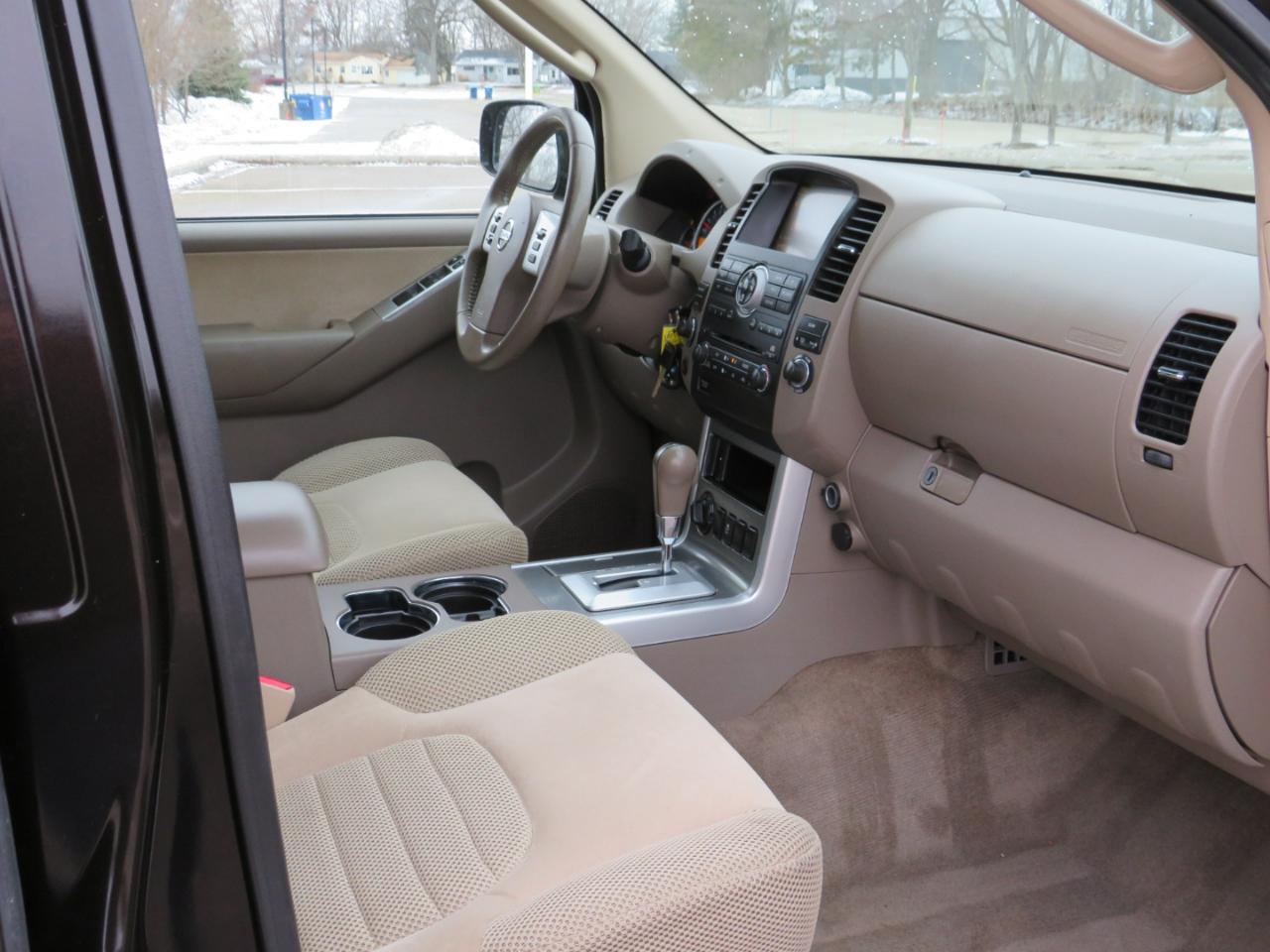 Nissan Pathfinder LE 4WD 2012