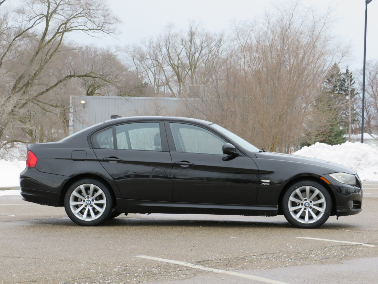 BMW 3-Series 328i xDrive 2011