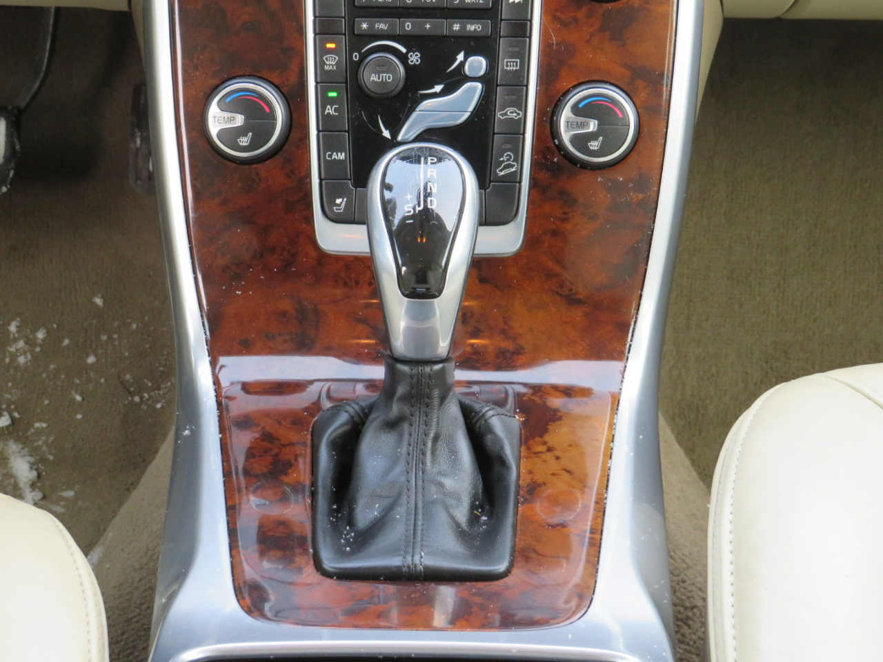 Volvo XC70 3.2 Premier+ 4WD 2015