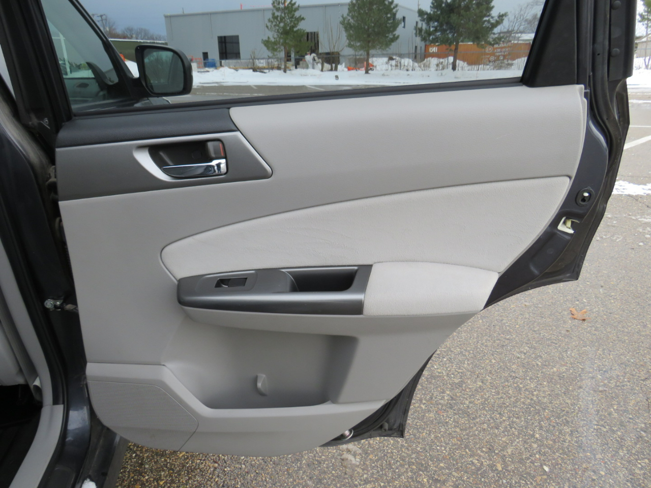 Subaru Forester 2.5X Limited 2012