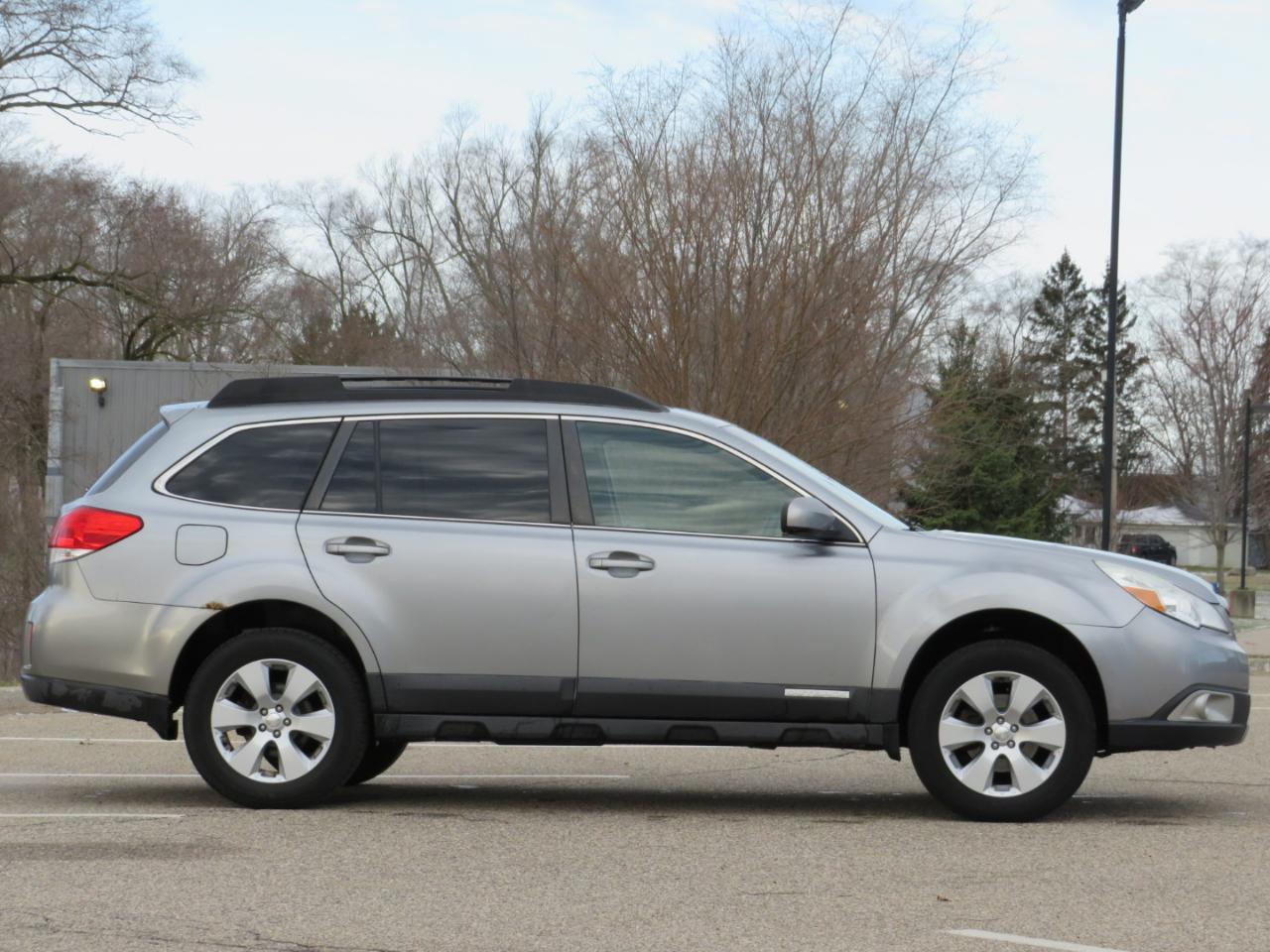 Subaru Outback 2.5i Limited 2011