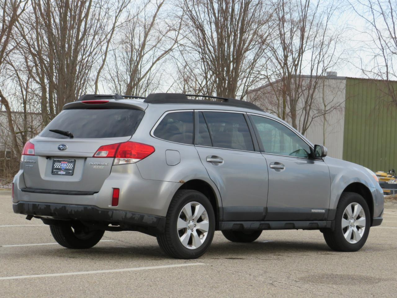 Subaru Outback 2.5i Limited 2011