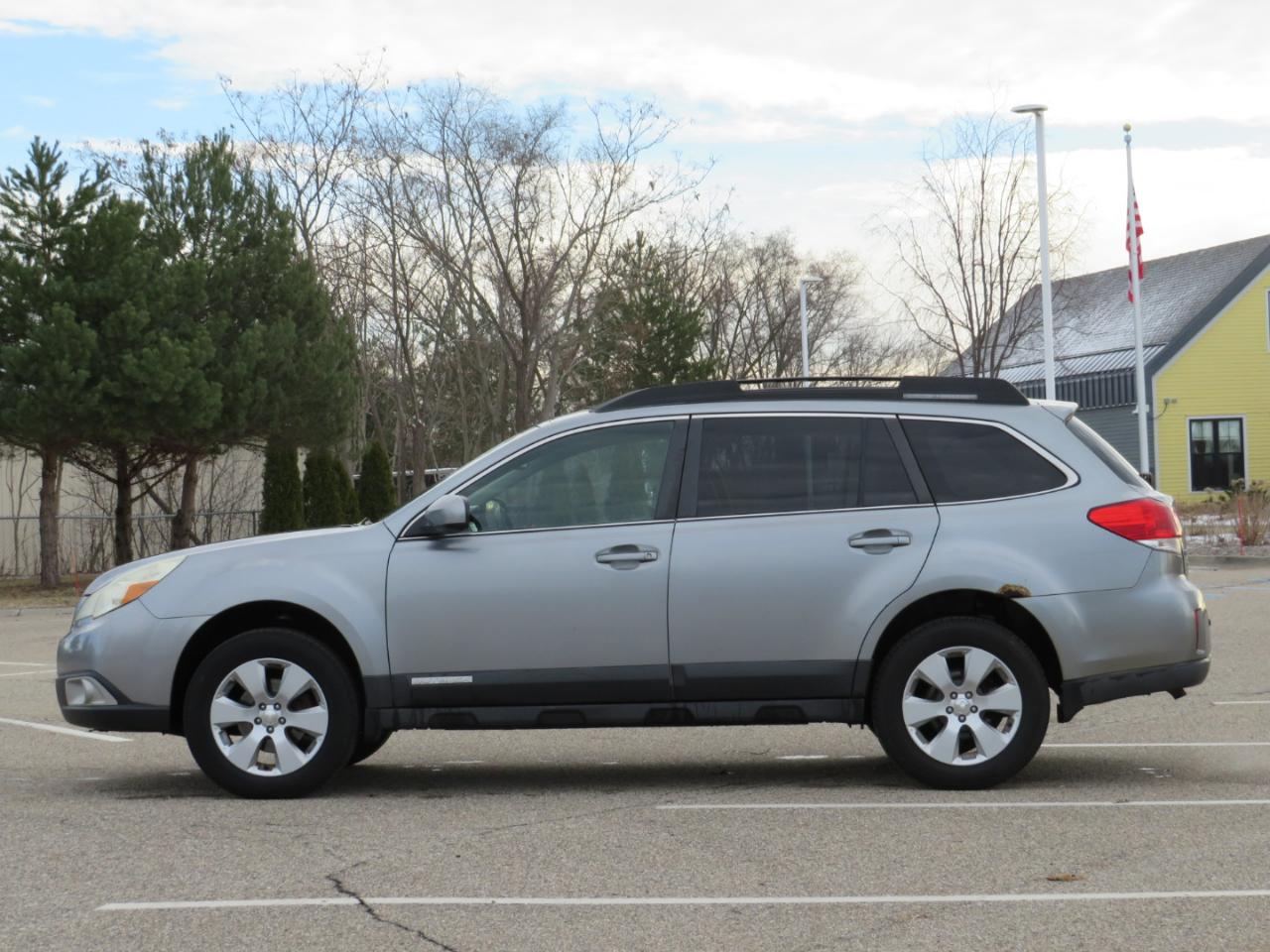 Subaru Outback 2.5i Limited 2011