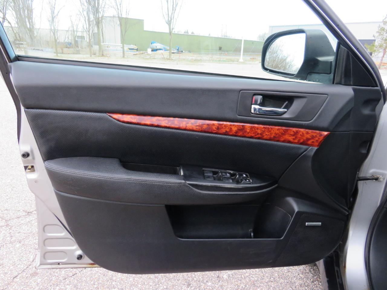 Subaru Outback 2.5i Limited 2011