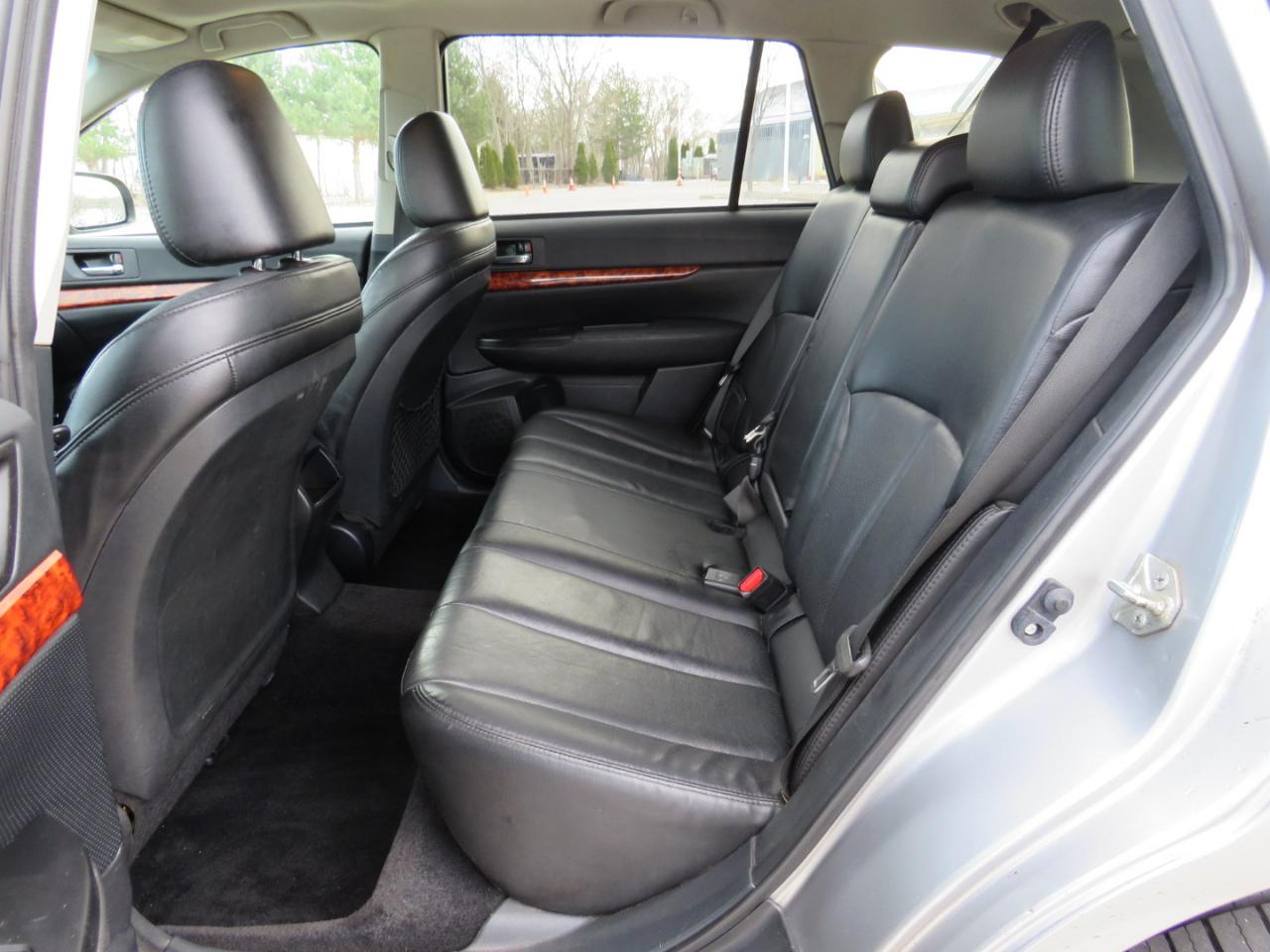 Subaru Outback 2.5i Limited 2011