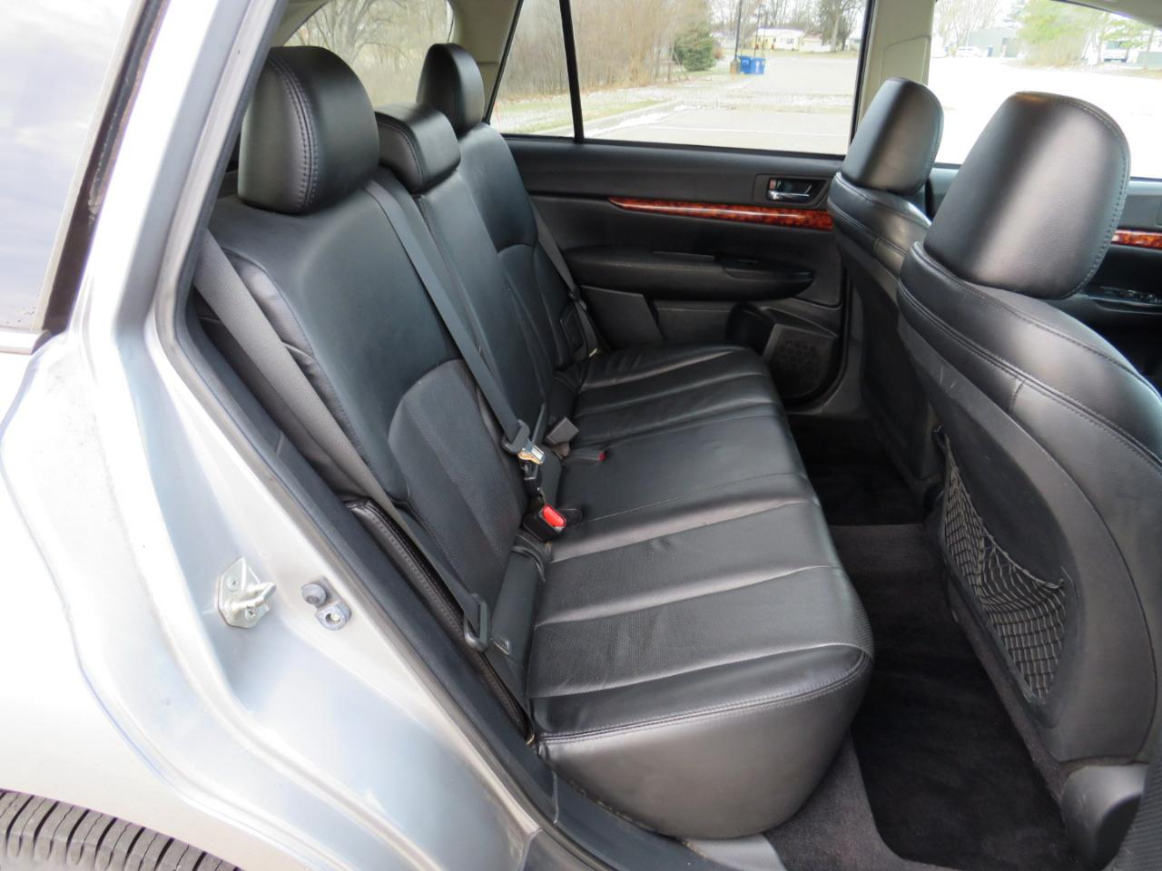 Subaru Outback 2.5i Limited 2011