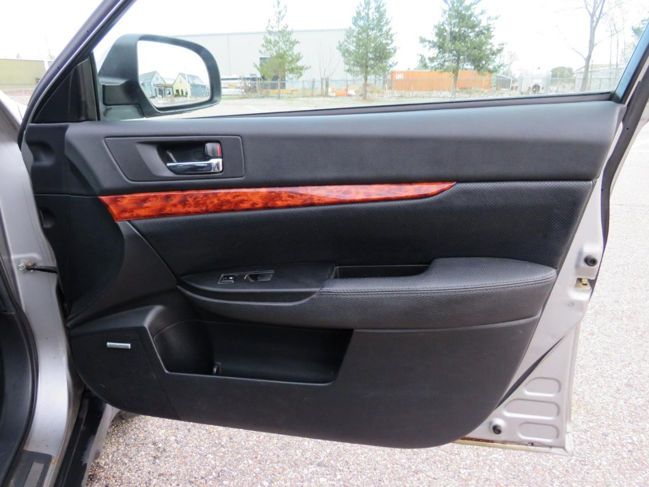 Subaru Outback 2.5i Limited 2011