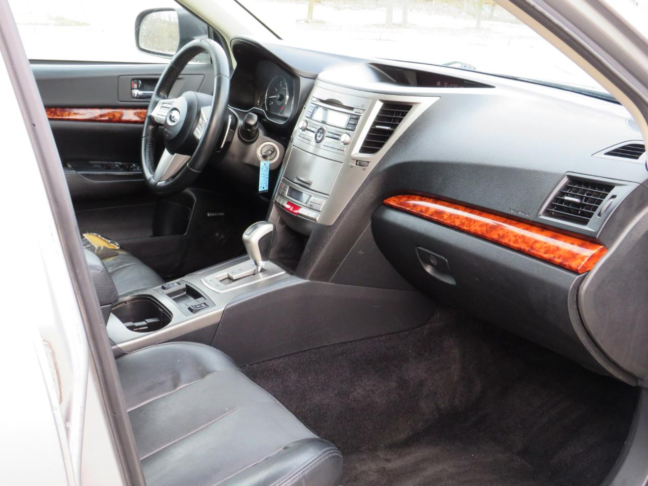 Subaru Outback 2.5i Limited 2011