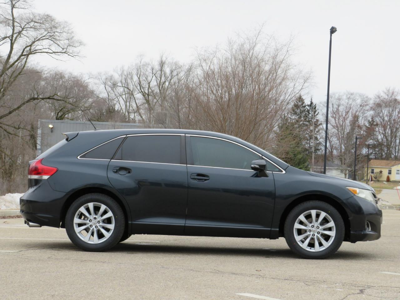Toyota Venza LE I4 FWD 2015