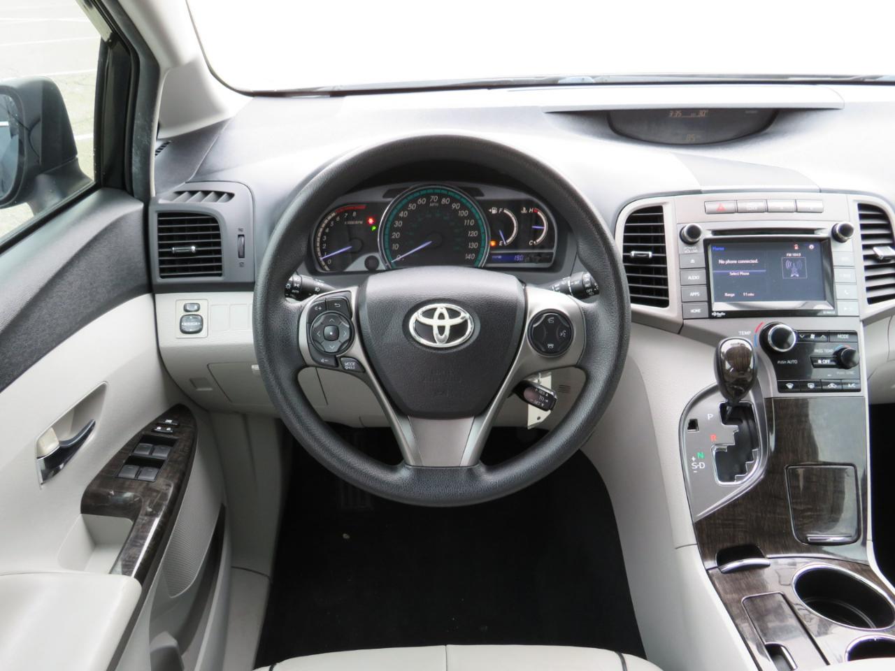 Toyota Venza LE I4 FWD 2015