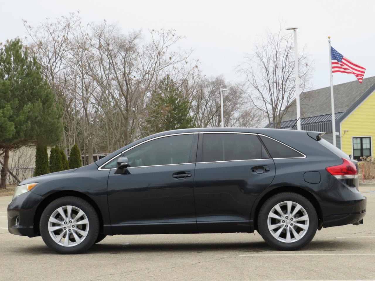 Toyota Venza LE I4 FWD 2015