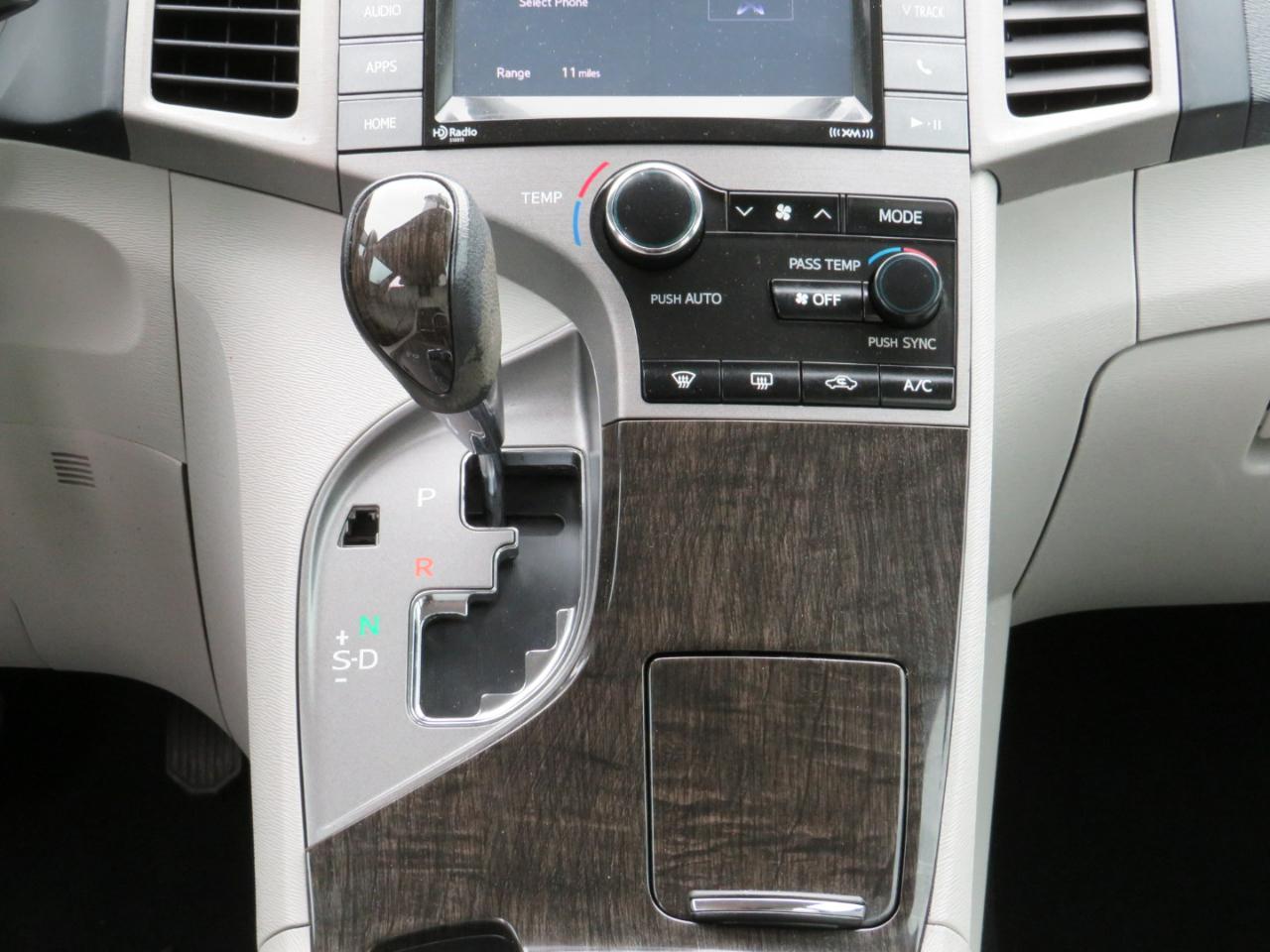 Toyota Venza LE I4 FWD 2015