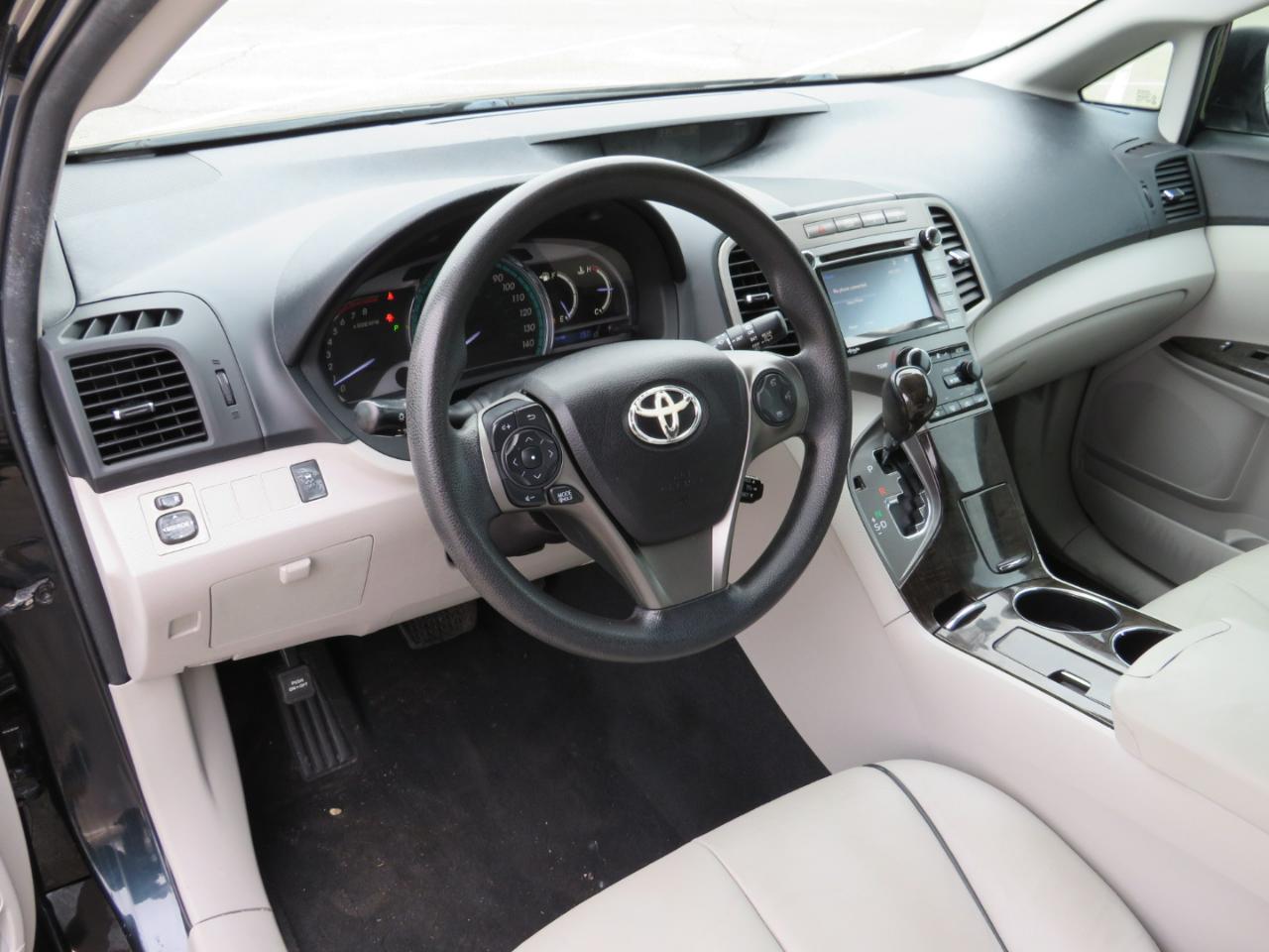 Toyota Venza LE I4 FWD 2015