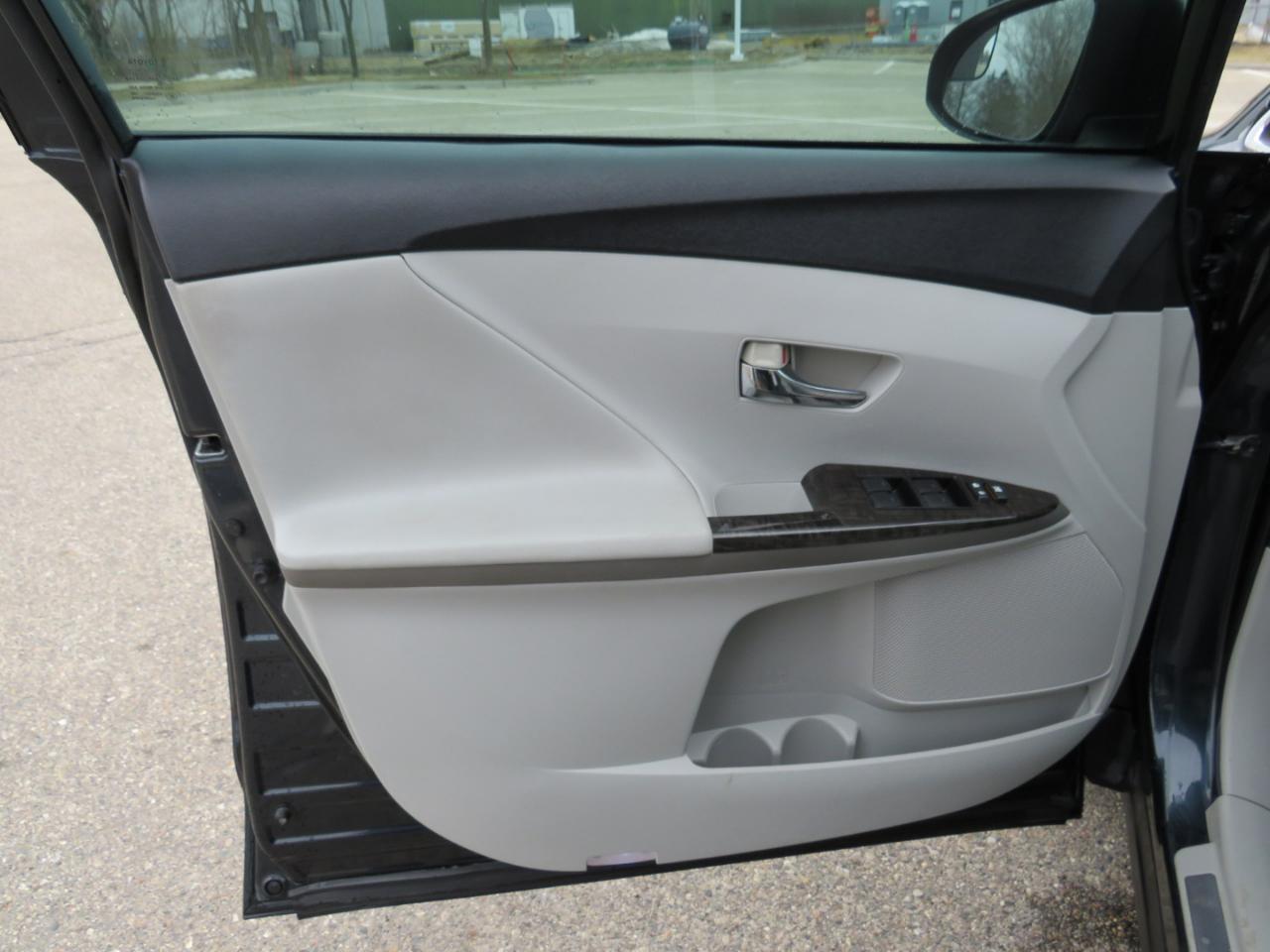 Toyota Venza LE I4 FWD 2015