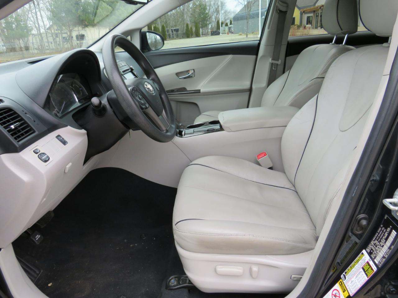 Toyota Venza LE I4 FWD 2015