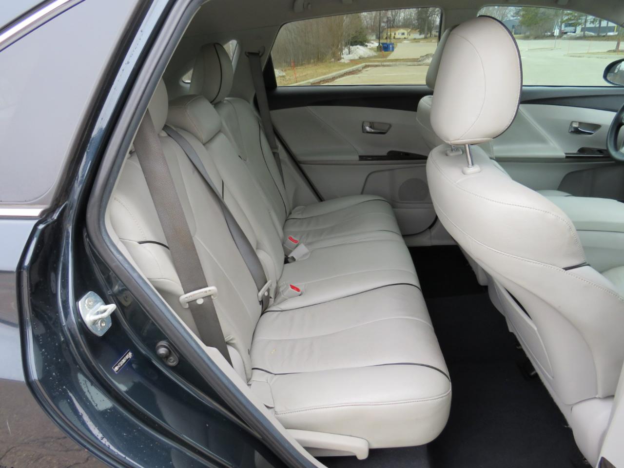 Toyota Venza LE I4 FWD 2015