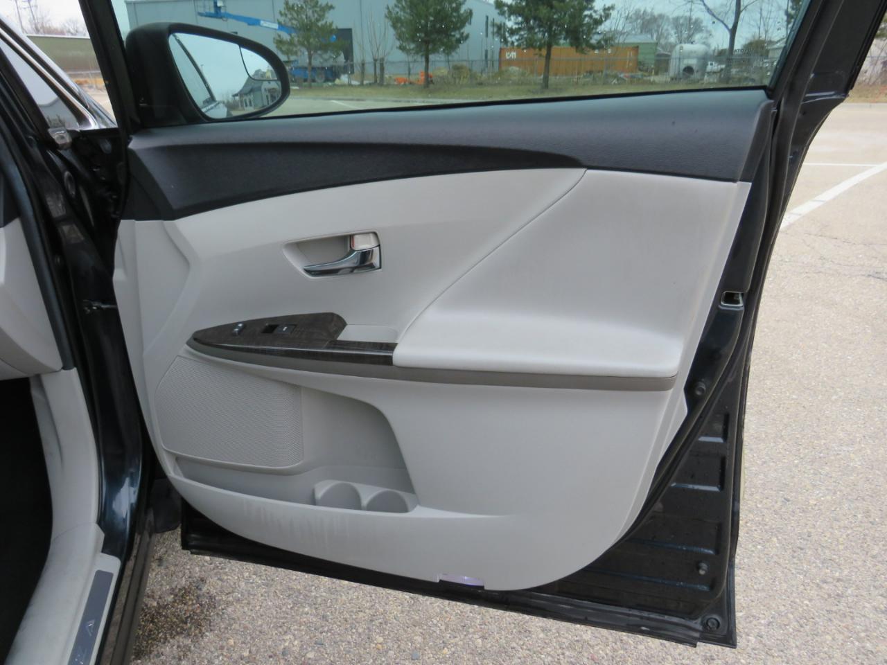 Toyota Venza LE I4 FWD 2015