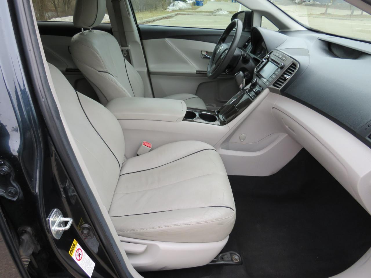 Toyota Venza LE I4 FWD 2015