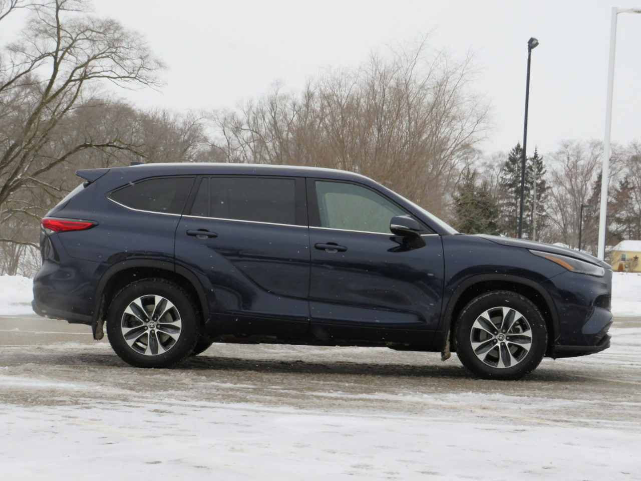 Toyota Highlander XLE AWD V6 2022