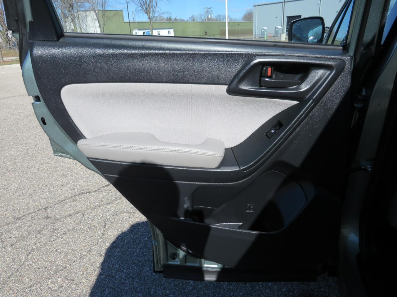 Subaru Forester 2.5i Premium PZEV CVT 2016