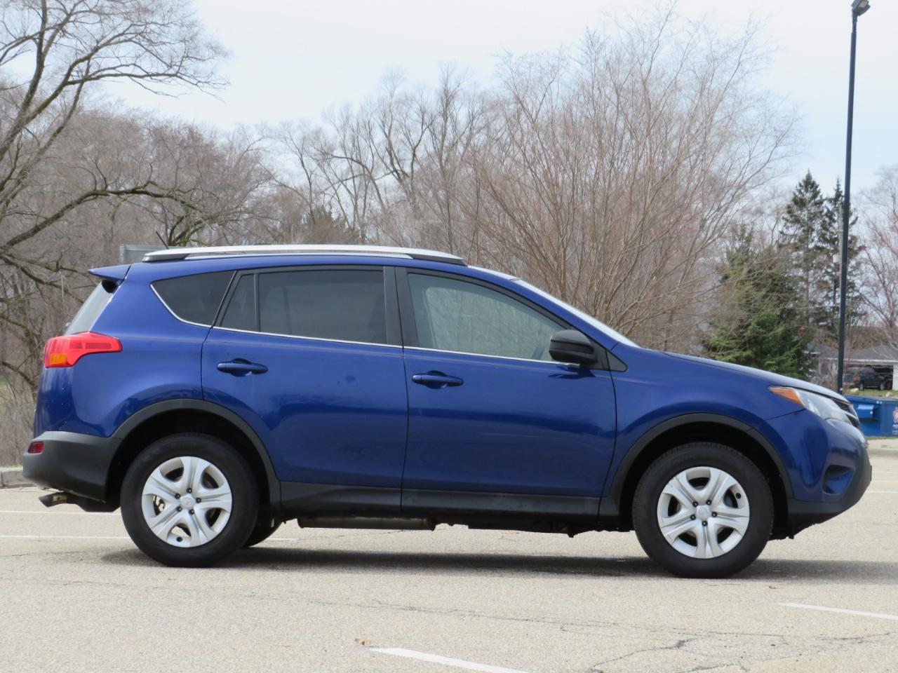 Toyota RAV4 LE AWD 2015