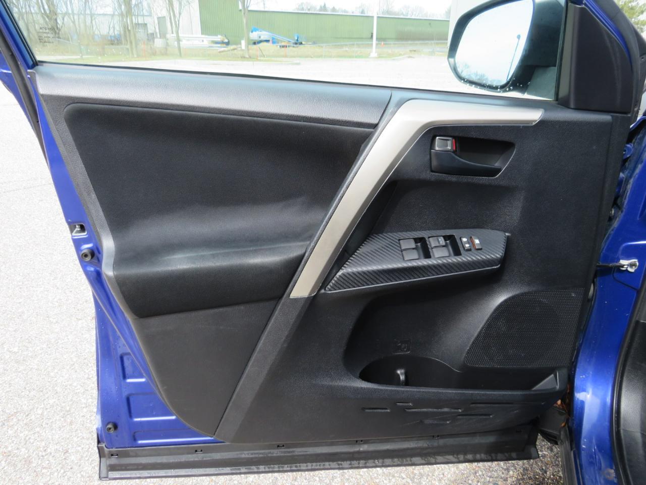 Toyota RAV4 LE AWD 2015