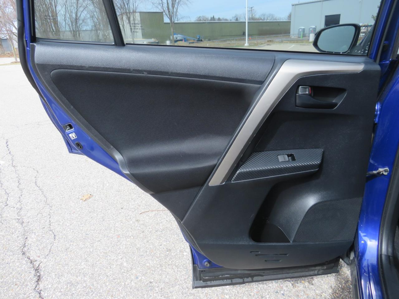 Toyota RAV4 LE AWD 2015