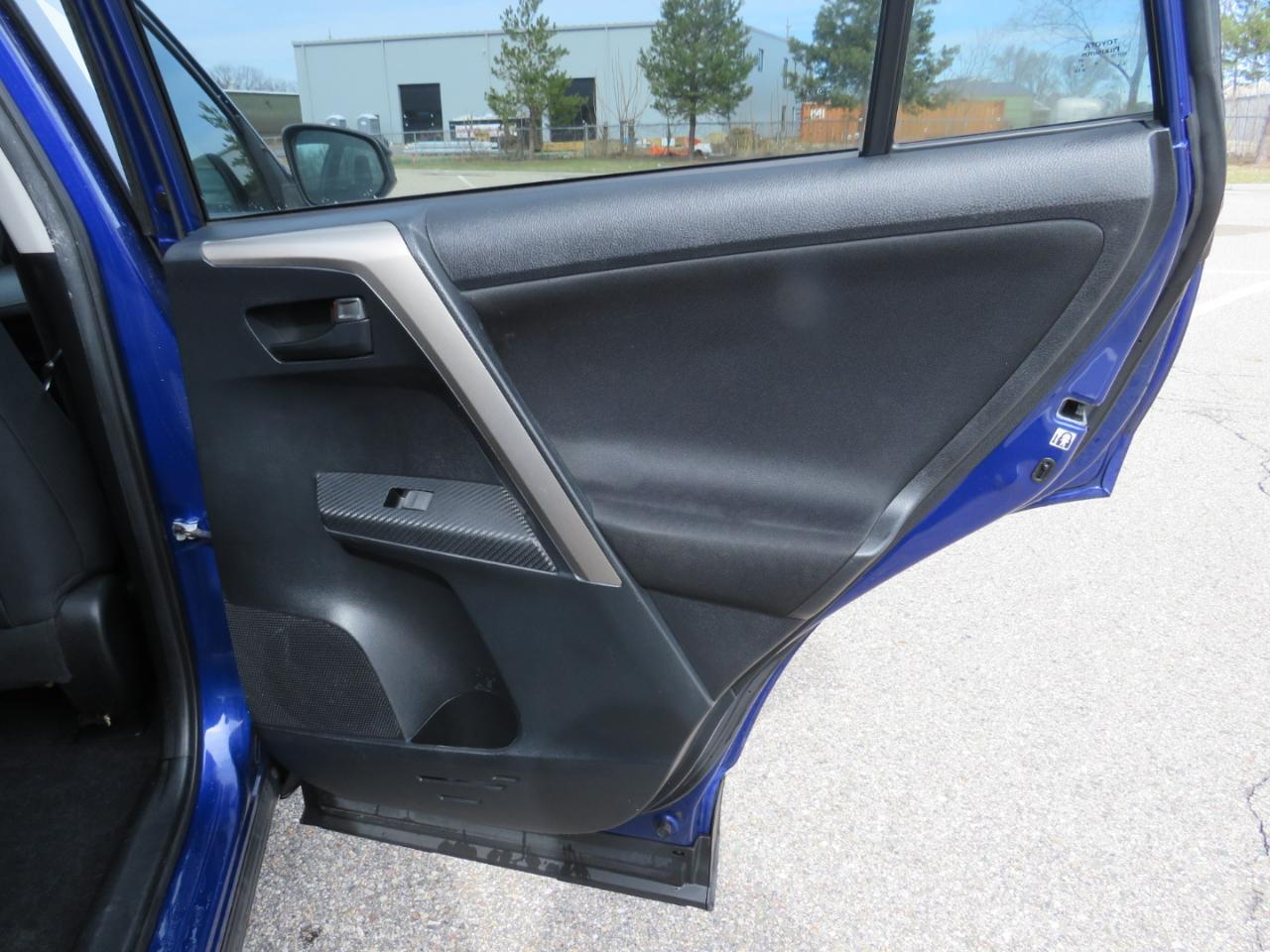 Toyota RAV4 LE AWD 2015