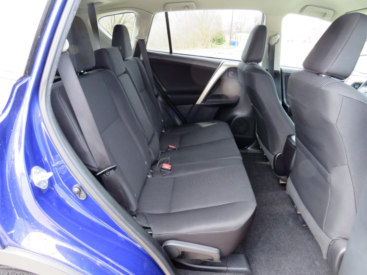 Toyota RAV4 LE AWD 2015