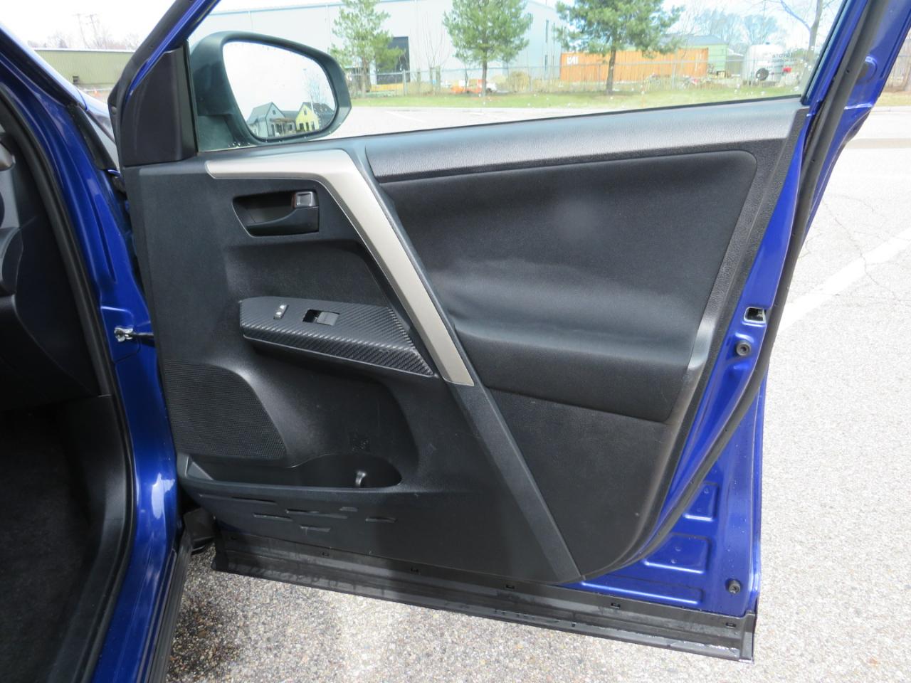 Toyota RAV4 LE AWD 2015