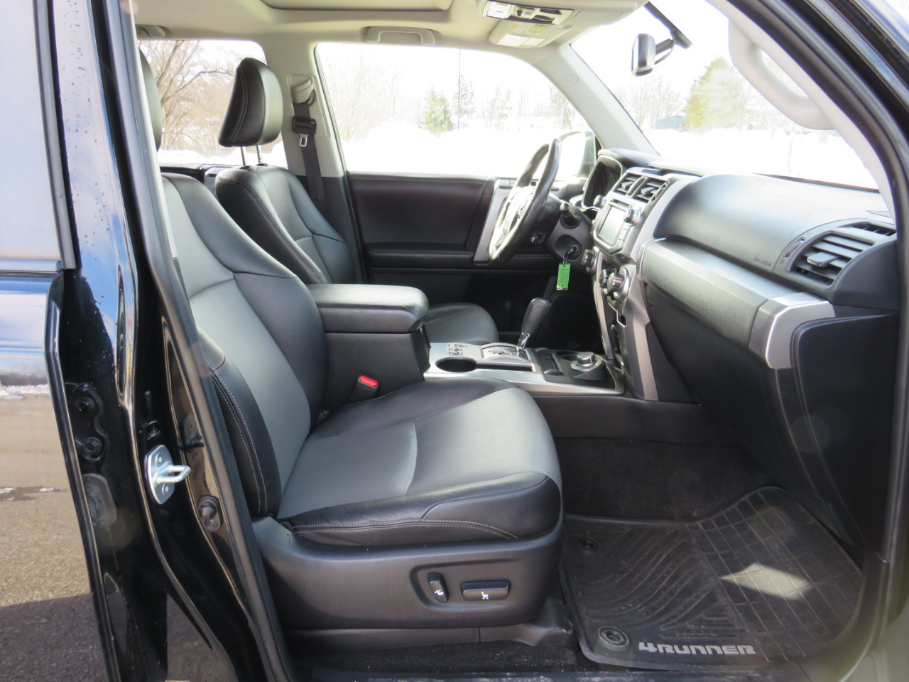 Toyota 4Runner SR5 4WD 2015