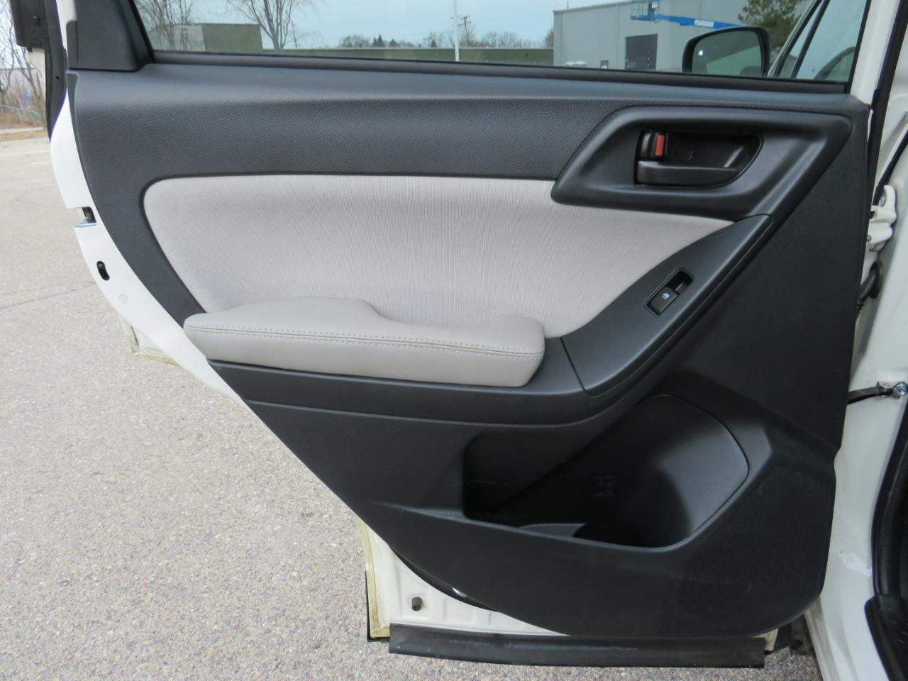 Subaru Forester 2.5i Premium PZEV CVT 2016