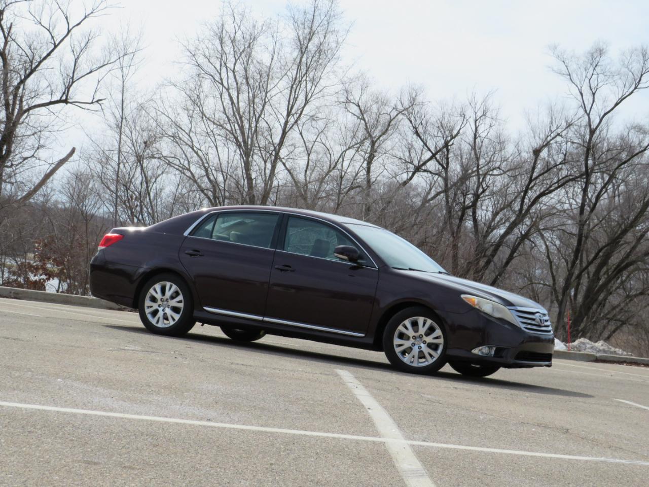 Toyota Avalon Base 2011