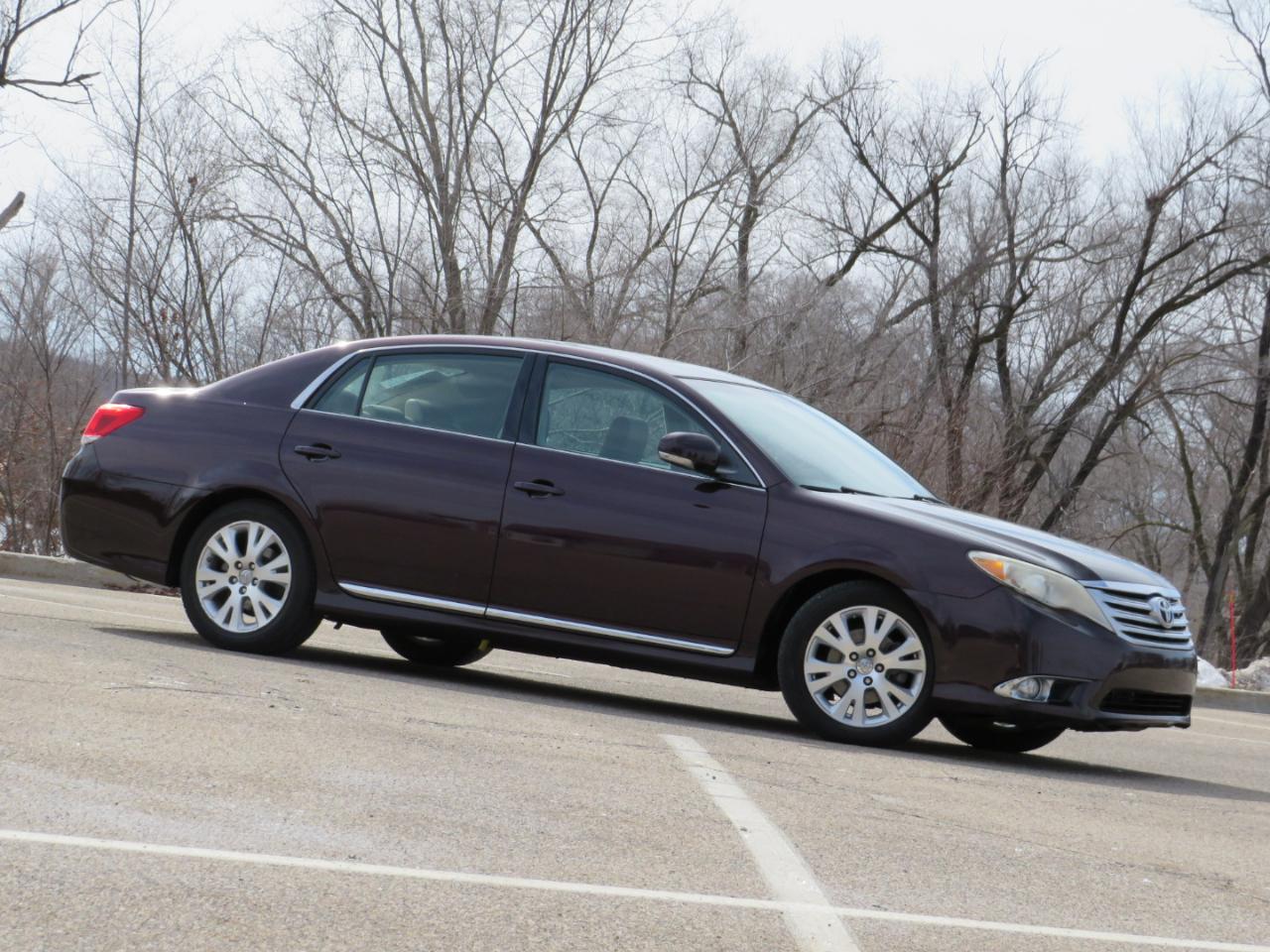 Toyota Avalon Base 2011